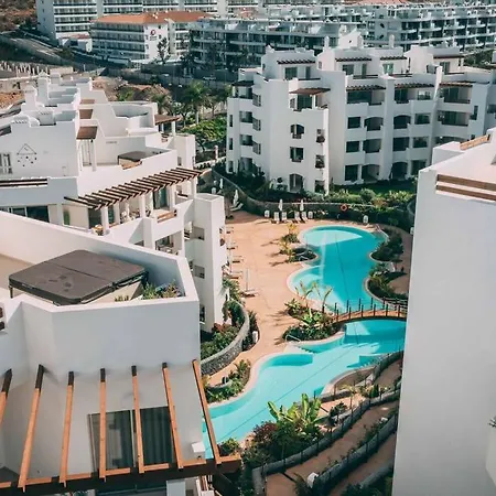 Heated Pool*gym*a/c 아파트 아로나